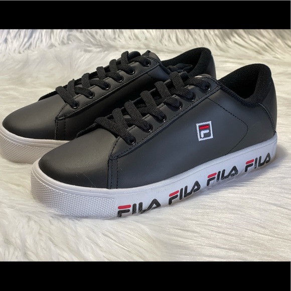 NEW Fila Big Kids Multilogo Premium Casual Sneakers - Picture 2 of 8
